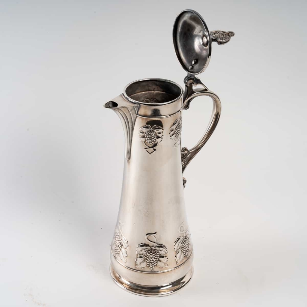 Pichet en métal argenté, 1900