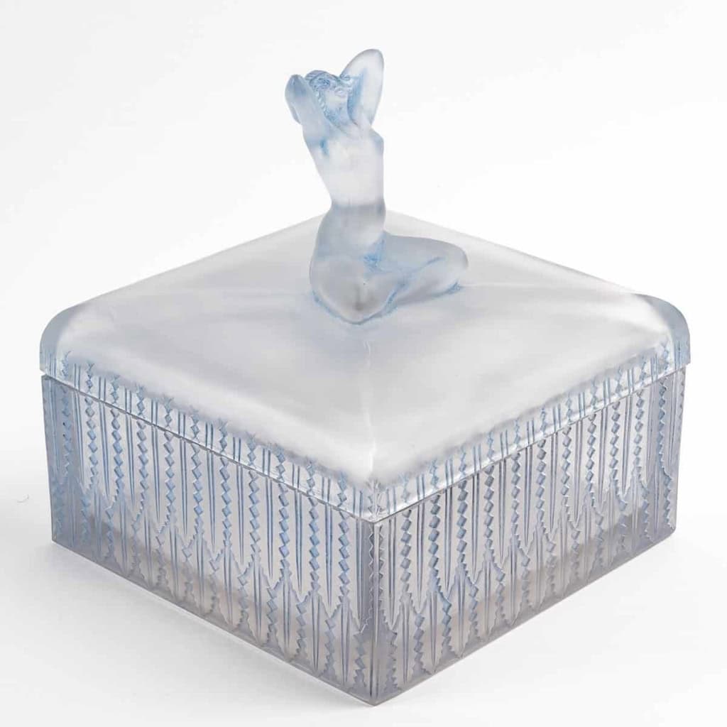 Boîte « Sultane » Verre Blanc Patiné Bleu de René LALIQUE | Biron |||||||||||