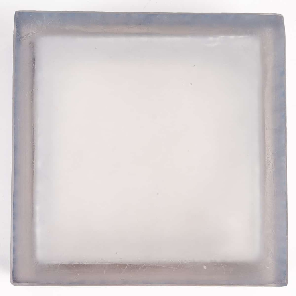 Boîte « Sultane » Verre Blanc Patiné Bleu de René LALIQUE | Biron Boîte "Sultane" Verre Blanc Patiné Bleu de René LALIQUE