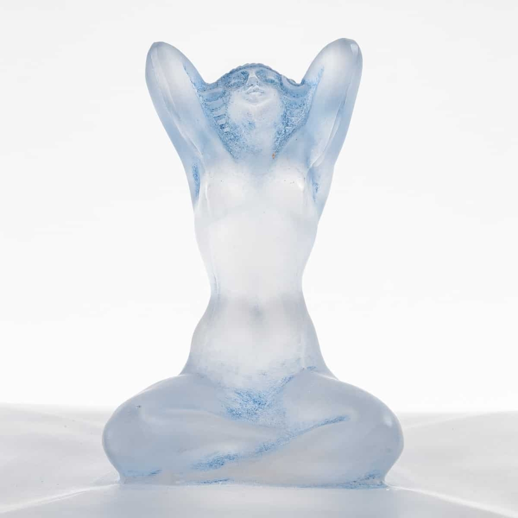 Boîte « Sultane » Verre Blanc Patiné Bleu de René LALIQUE | Biron Boîte "Sultane" Verre Blanc Patiné Bleu de René LALIQUE