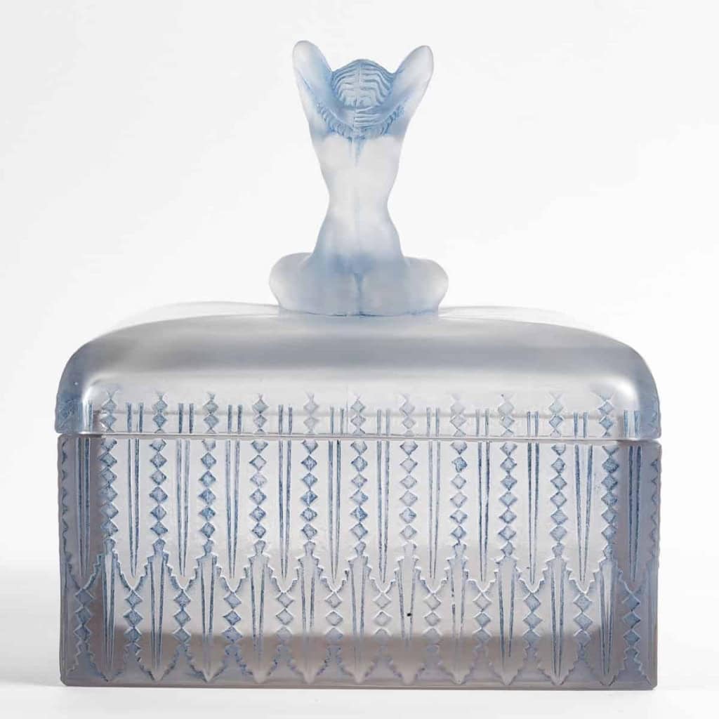 Boîte « Sultane » Verre Blanc Patiné Bleu de René LALIQUE | Biron Boîte "Sultane" Verre Blanc Patiné Bleu de René LALIQUE