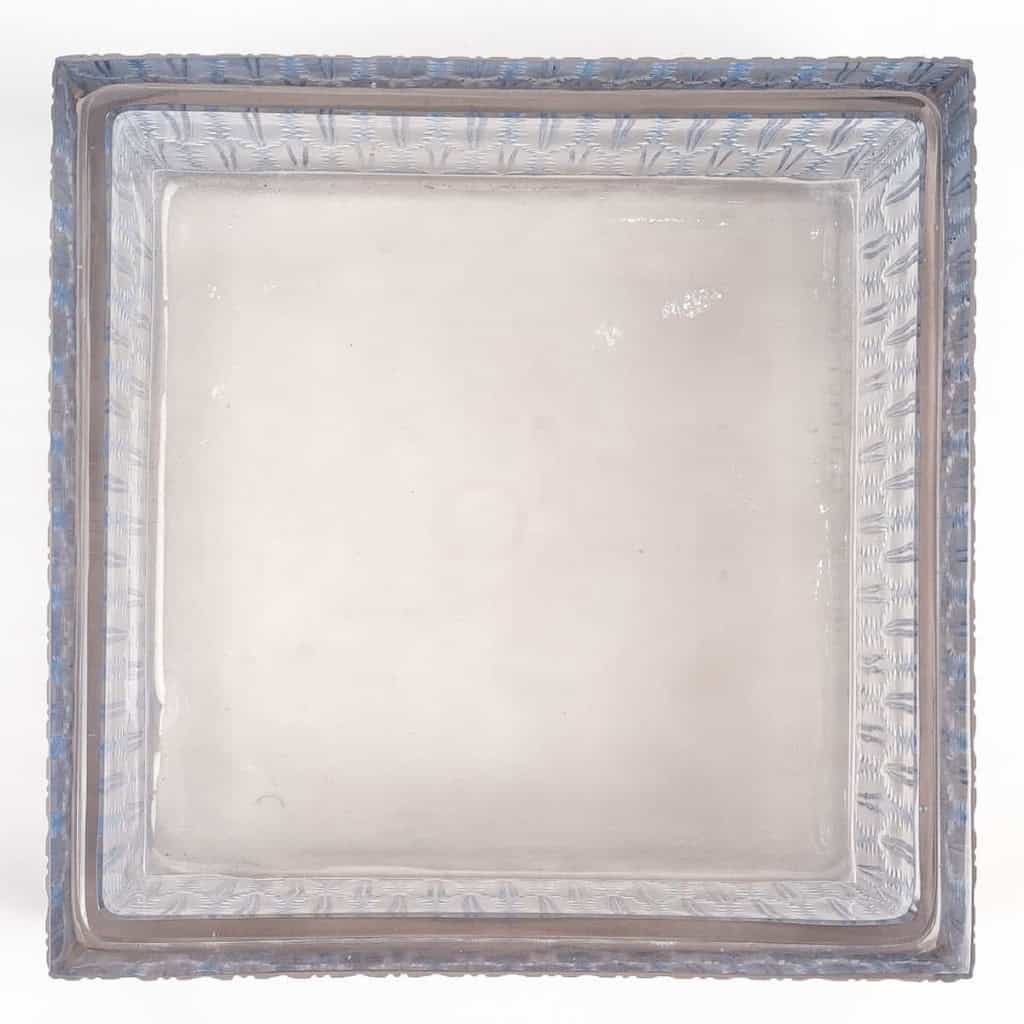 Boîte « Sultane » Verre Blanc Patiné Bleu de René LALIQUE | Biron Boîte "Sultane" Verre Blanc Patiné Bleu de René LALIQUE