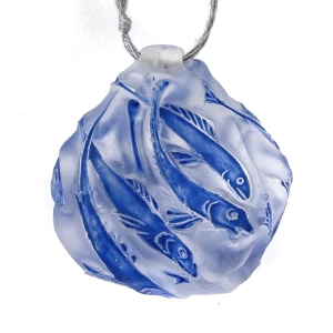 Pendentif « Poissons » Verre Blanc Emaillé Bleu d’origine de René LALIQUE | Biron |||||||