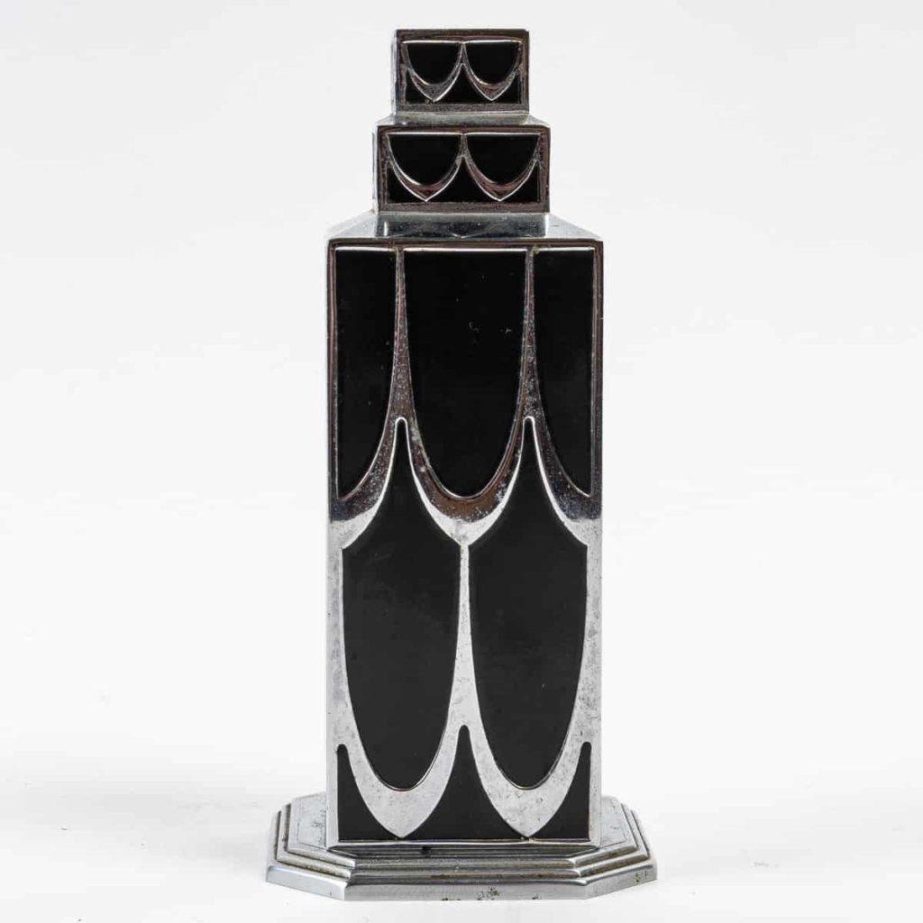 Flacon « Skyscraper » Verre Blanc Emaillé Noir de René LALIQUE pour Lucien Lelong | Biron Flacon « Skyscraper » Verre Blanc Emaillé Noir de René LALIQUE pour Lucien Lelong