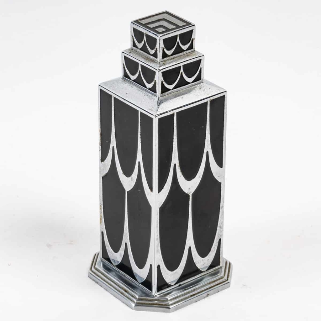 Flacon « Skyscraper » Verre Blanc Emaillé Noir de René LALIQUE pour Lucien Lelong | Biron Flacon « Skyscraper » Verre Blanc Emaillé Noir de René LALIQUE pour Lucien Lelong