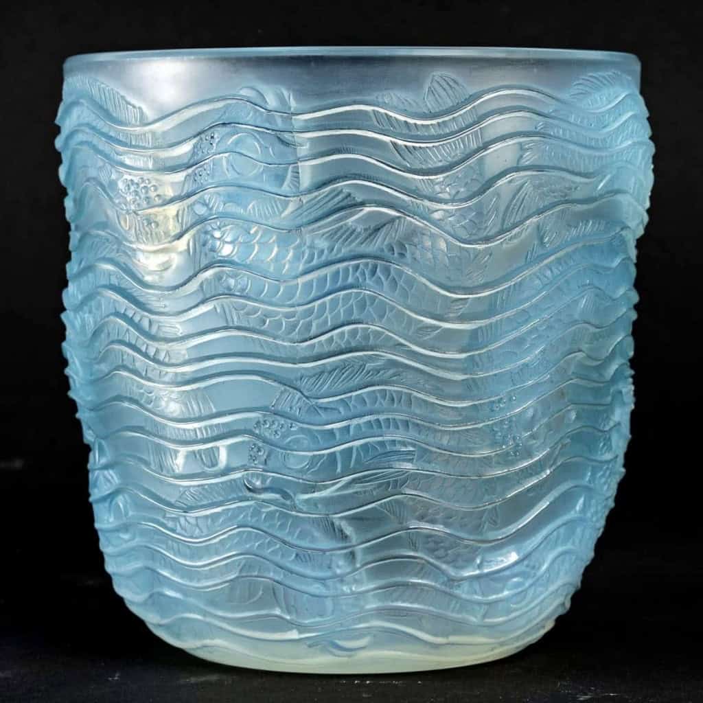 Vase « Dauphins » Verre Opalescent Patiné Bleu de René LALIQUE | Biron |||||||