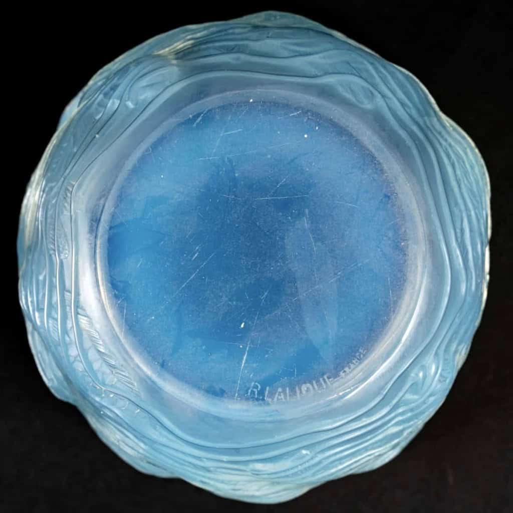 Vase « Dauphins » Verre Opalescent Patiné Bleu de René LALIQUE | Biron Vase « Dauphins » Verre Opalescent Patiné Bleu de René LALIQUE