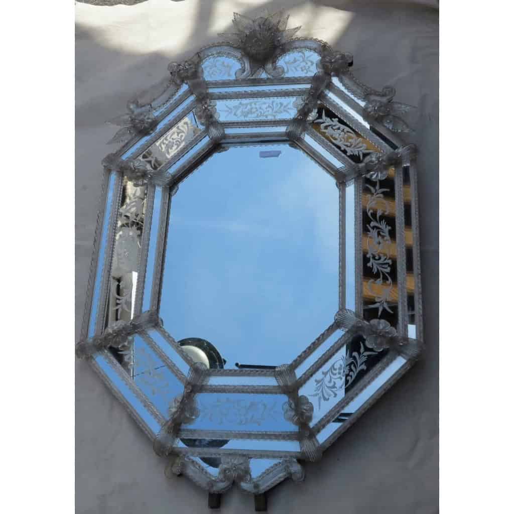 1950′ Miroir Style Véronèse Octogonal Parecloses avec Couronne Haute et Basse | Biron |||||||||