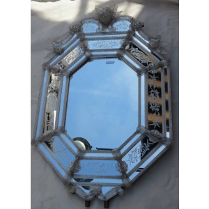 1950′ Miroir Style Véronèse Octogonal Parecloses avec Couronne Haute et Basse | Biron |||||||||