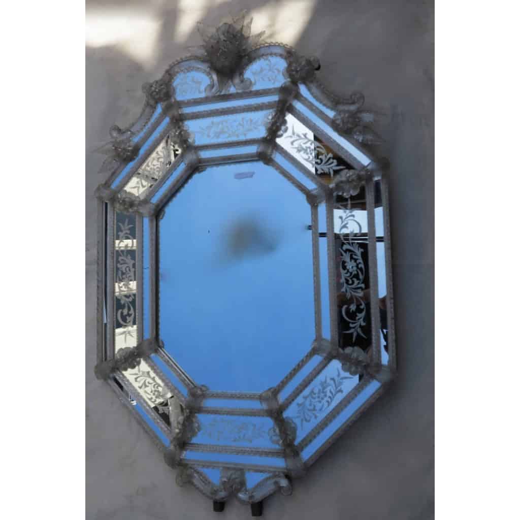 1950′ Miroir Style Véronèse Octogonal Parecloses avec Couronne Haute et Basse | Biron 1950′ Miroir Style Véronèse Octogonal Parecloses avec Couronne Haute et Basse
