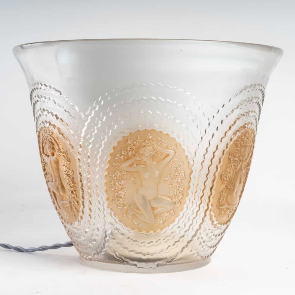 Réflecteur « Driades » Verre Blanc Patiné Sépia de René LALIQUE | Biron Réflecteur "Driades" Verre Blanc Patiné Sépia de René LALIQUE