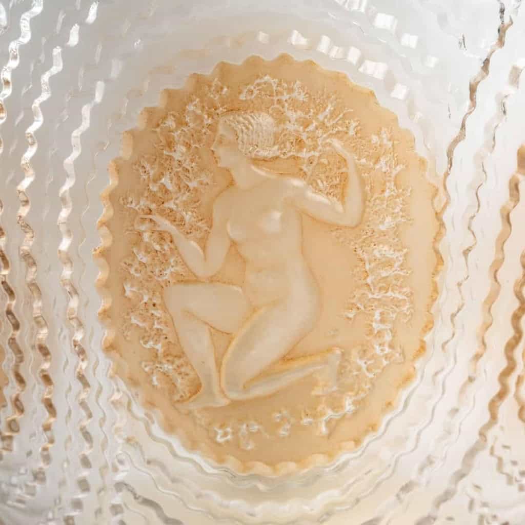 Réflecteur « Driades » Verre Blanc Patiné Sépia de René LALIQUE | Biron Réflecteur "Driades" Verre Blanc Patiné Sépia de René LALIQUE