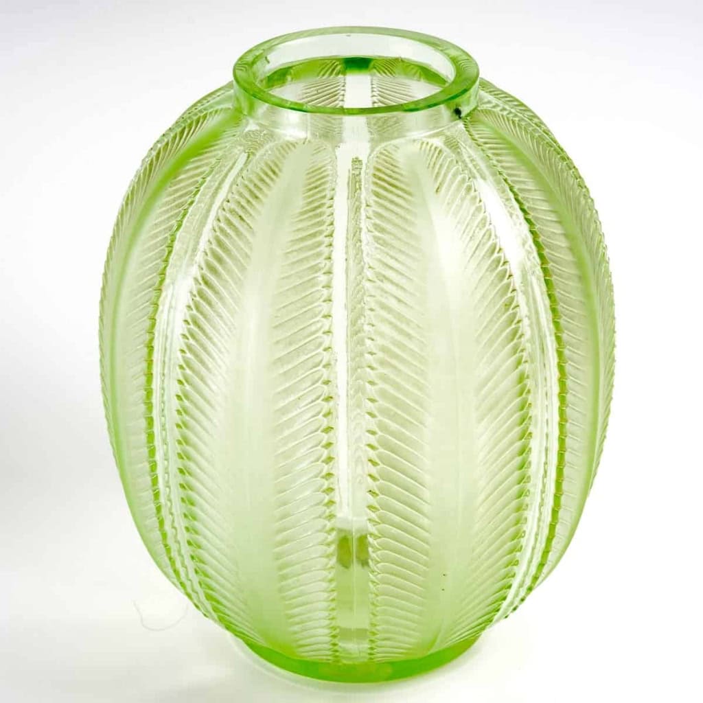 Vase "Biskra" Verre Vert Clair Patiné Gris de René LALIQUE