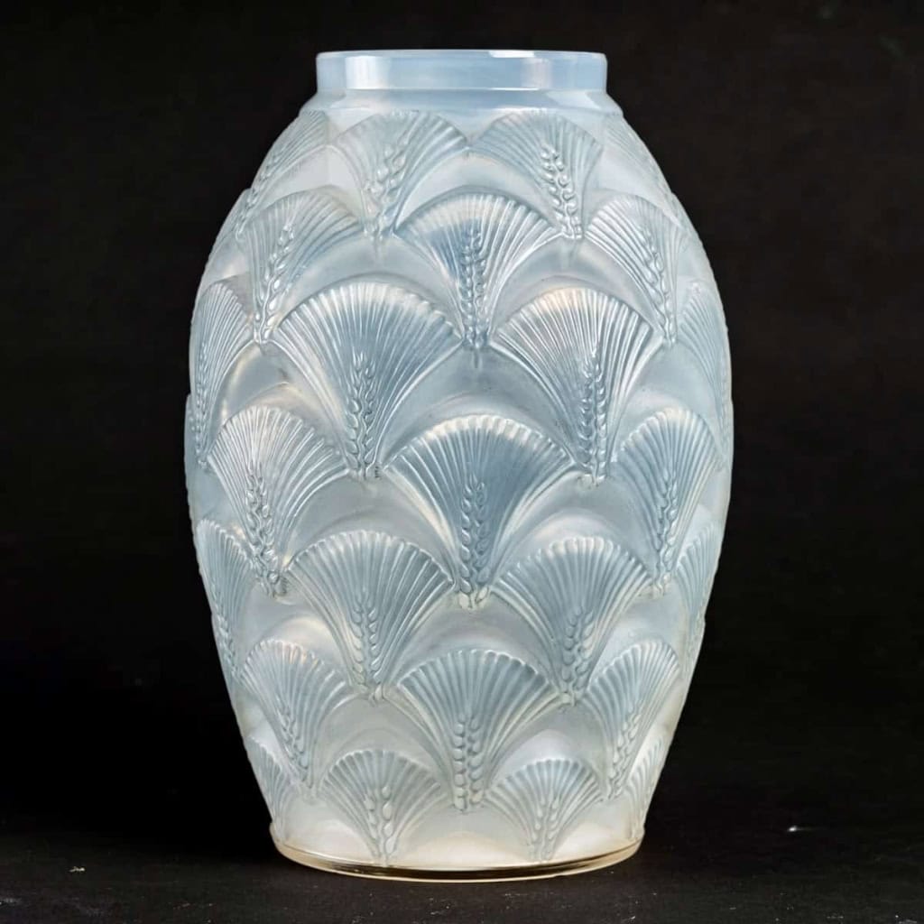 Vase "Herblay" Verre Opalescent Patiné Bleu de René LALIQUE