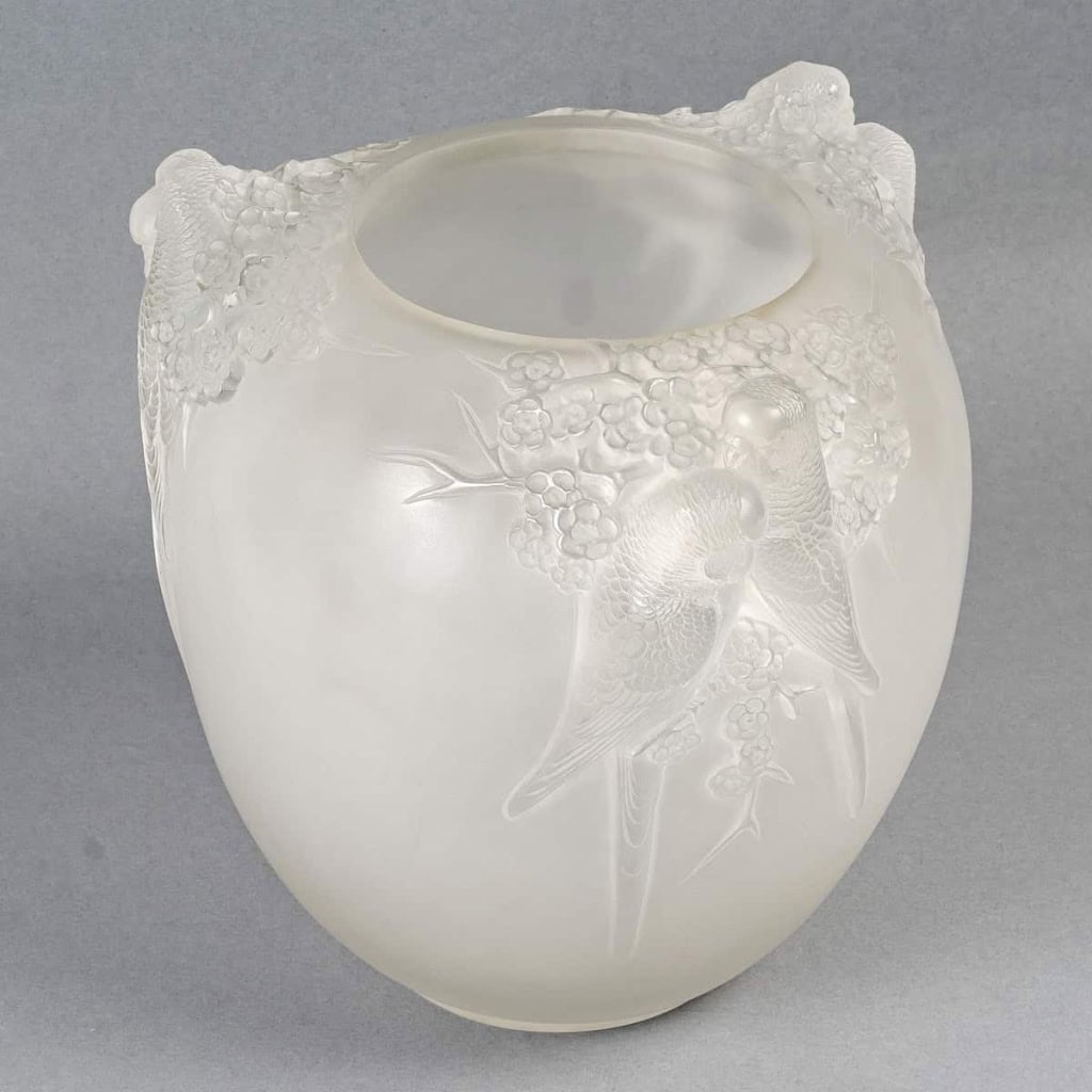 Vase « Perruches » Cristal à Cire Perdue de LALIQUE FRANCE d’après René LALIQUE | Biron Vase "Perruches" Cristal à Cire Perdue de LALIQUE FRANCE d'après René LALIQUE