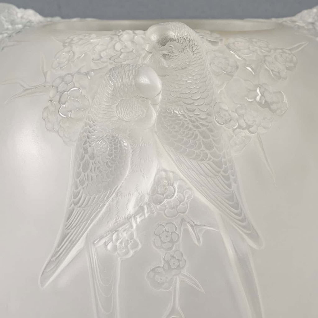Vase « Perruches » Cristal à Cire Perdue de LALIQUE FRANCE d’après René LALIQUE | Biron Vase "Perruches" Cristal à Cire Perdue de LALIQUE FRANCE d'après René LALIQUE