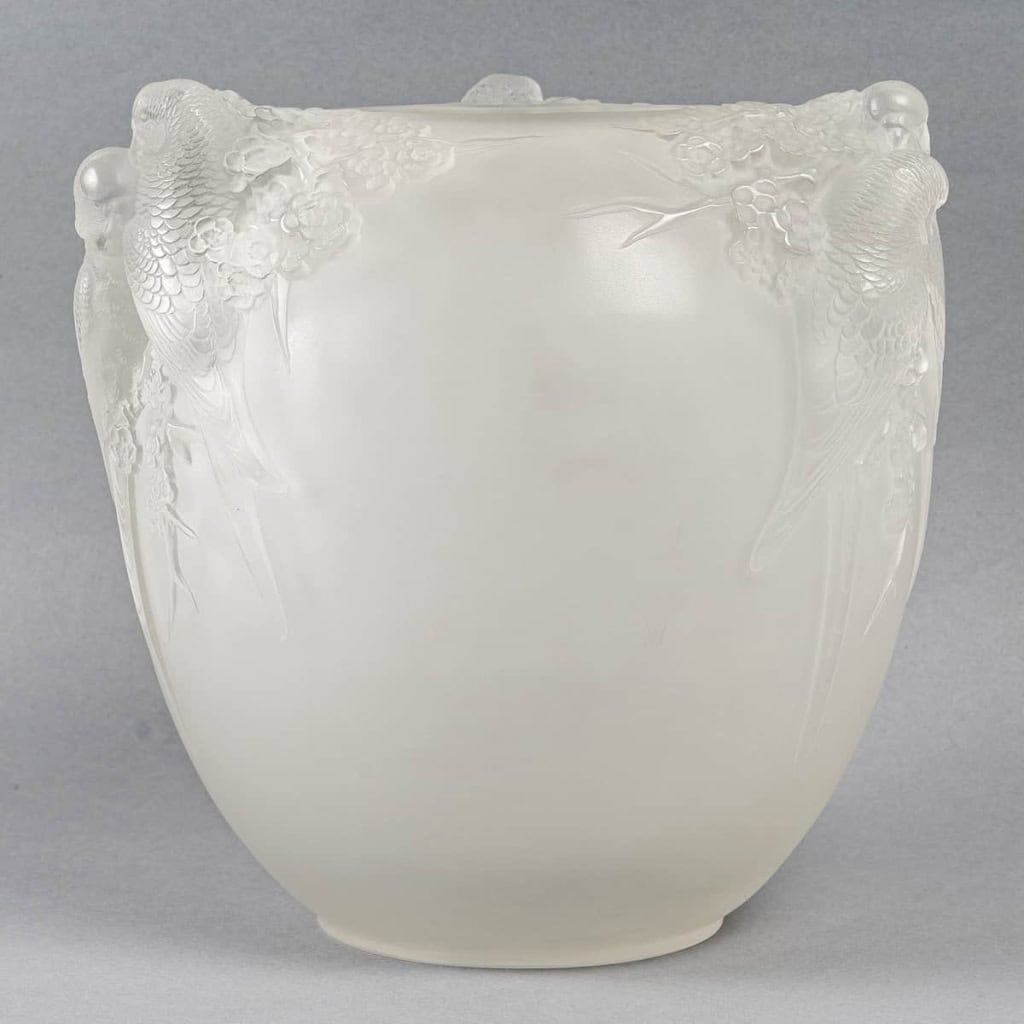 Vase « Perruches » Cristal à Cire Perdue de LALIQUE FRANCE d’après René LALIQUE | Biron Vase "Perruches" Cristal à Cire Perdue de LALIQUE FRANCE d'après René LALIQUE