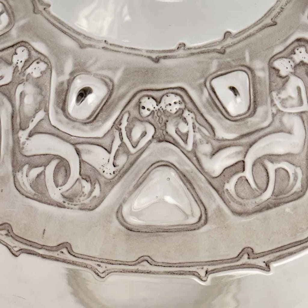 Vase « Sirènes et Cabochons » Verre Blanc Patiné Sépia de René LALIQUE | Biron Vase "Sirènes et Cabochons" Verre Blanc Patiné Sépia de René LALIQUE