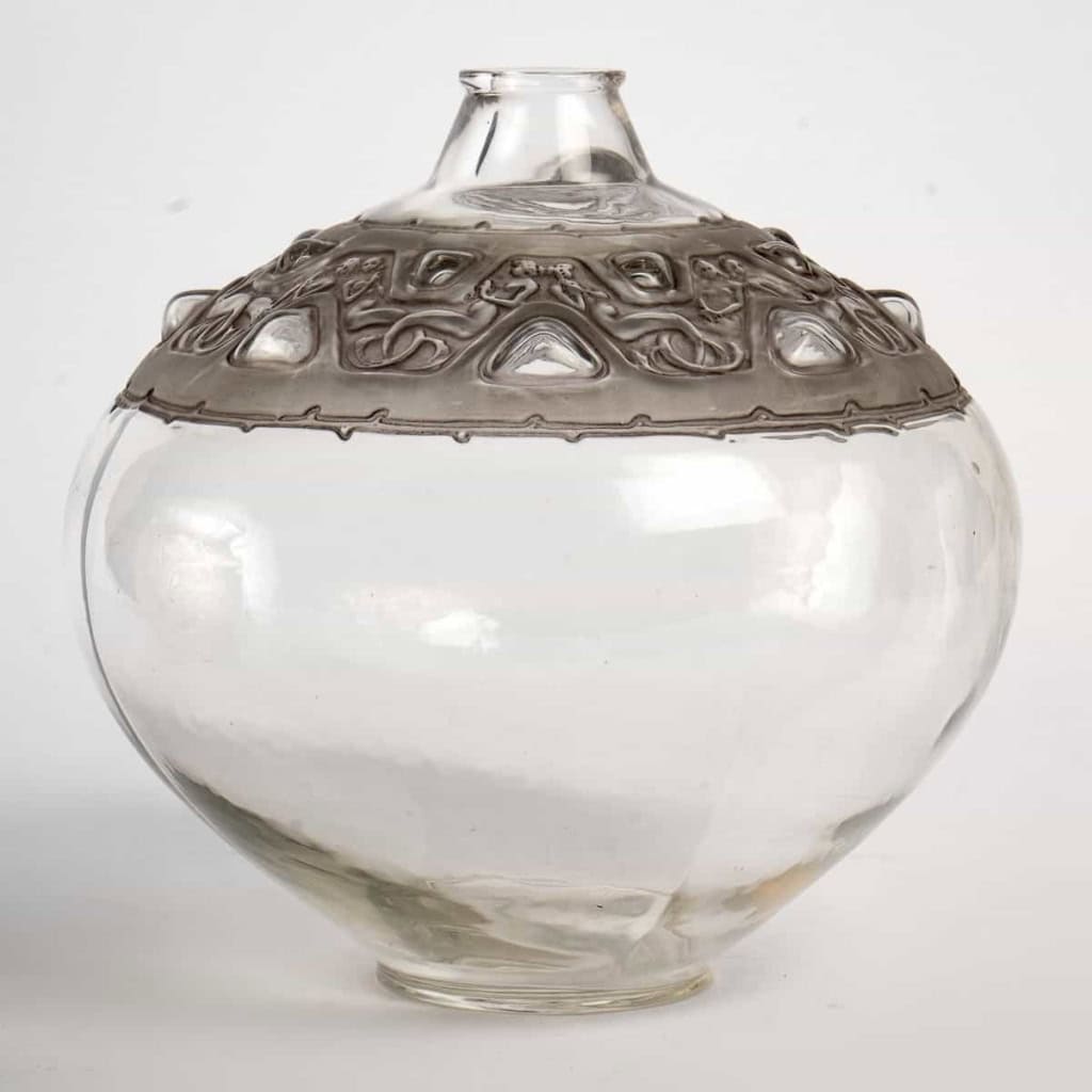Vase « Sirènes et Cabochons » Verre Blanc Patiné Sépia de René LALIQUE | Biron Vase "Sirènes et Cabochons" Verre Blanc Patiné Sépia de René LALIQUE