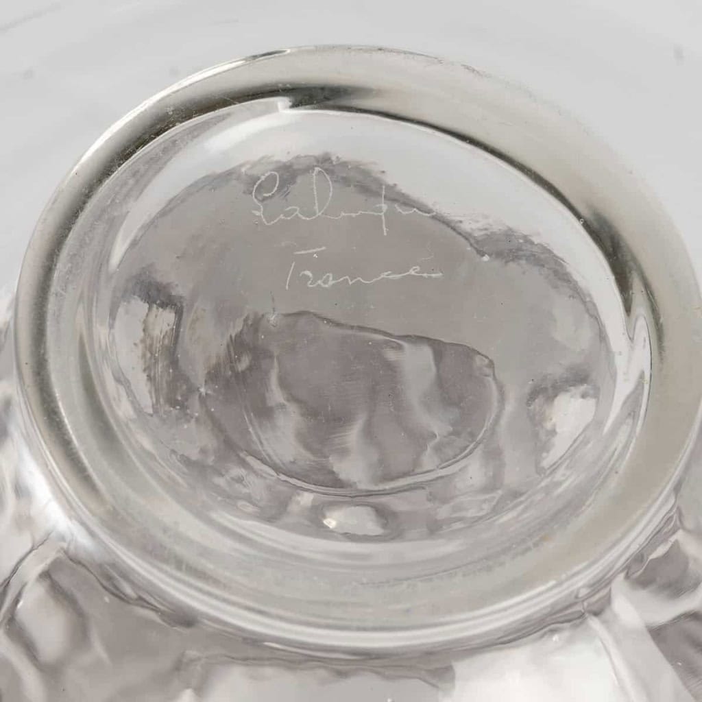 Vase « Sirènes et Cabochons » Verre Blanc Patiné Sépia de René LALIQUE | Biron Vase "Sirènes et Cabochons" Verre Blanc Patiné Sépia de René LALIQUE