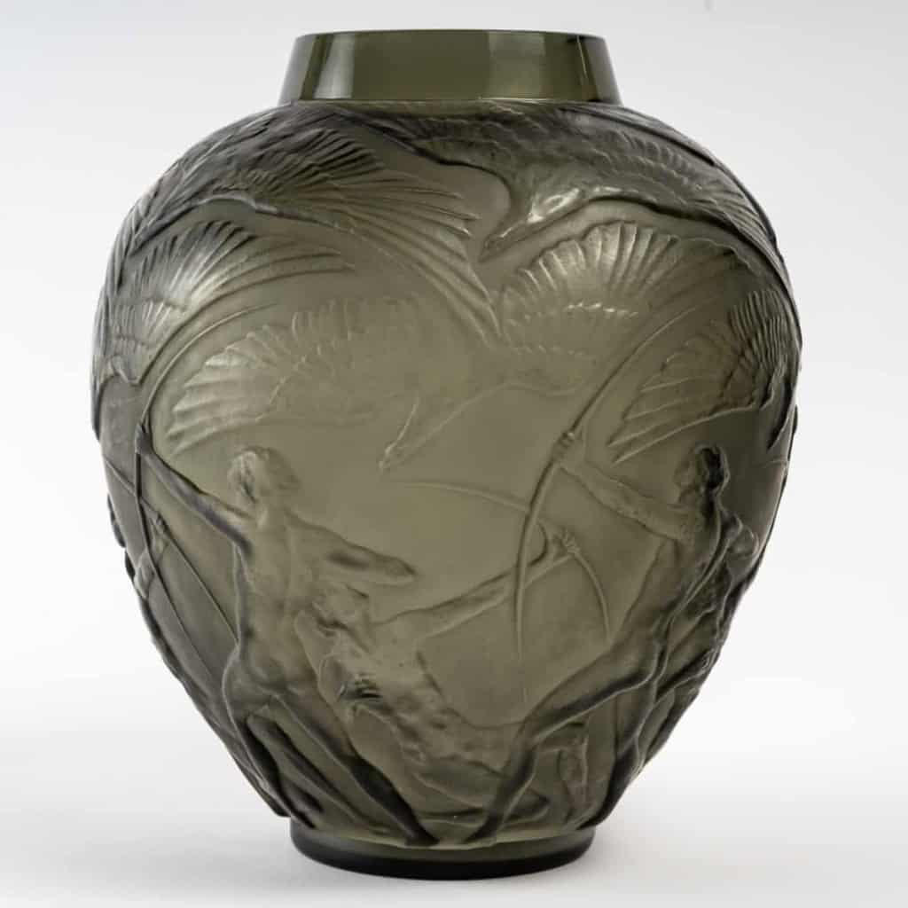 Vase « Archers » Verre Gris Topaze de René LALIQUE | Biron Vase "Archers" Verre Gris Topaze de René LALIQUE