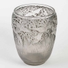 Vase « Aigrettes » Verre Blanc Patiné Gris de René LALIQUE | Biron Vase "Aigrettes" Verre Blanc Patiné Gris de René LALIQUE