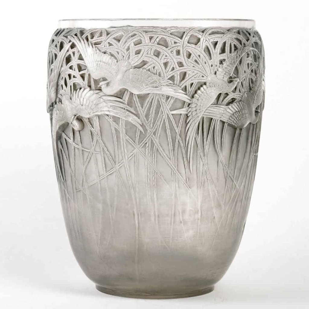 Vase « Aigrettes » Verre Blanc Patiné Gris de René LALIQUE | Biron Vase "Aigrettes" Verre Blanc Patiné Gris de René LALIQUE