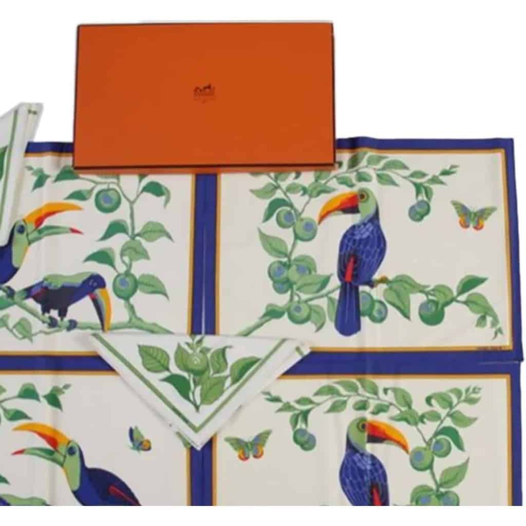 HERMÈS Paris, Les TOUCANS – 4 SETS DE TABLE ET 4 SERVIETTES | Biron HERMÈS Paris, Les TOUCANS - 4 SETS DE TABLE ET 4 SERVIETTES