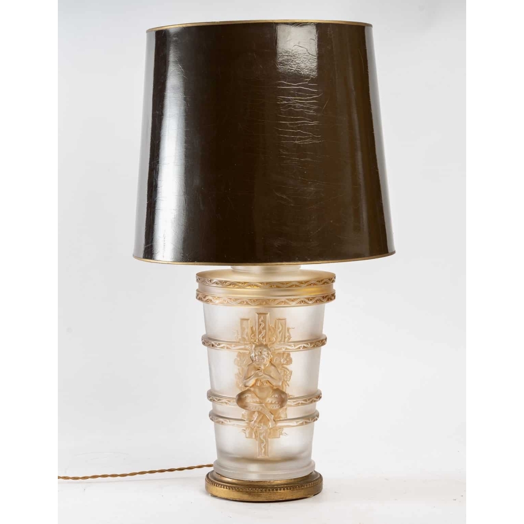 Lampe « Pan » Cristal Blanc Patiné Sépia de Marc LALIQUE | Biron |||||||