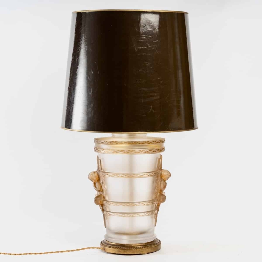 Lampe « Pan » Cristal Blanc Patiné Sépia de Marc LALIQUE | Biron Lampe "Pan" Cristal Blanc Patiné Sépia de Marc LALIQUE