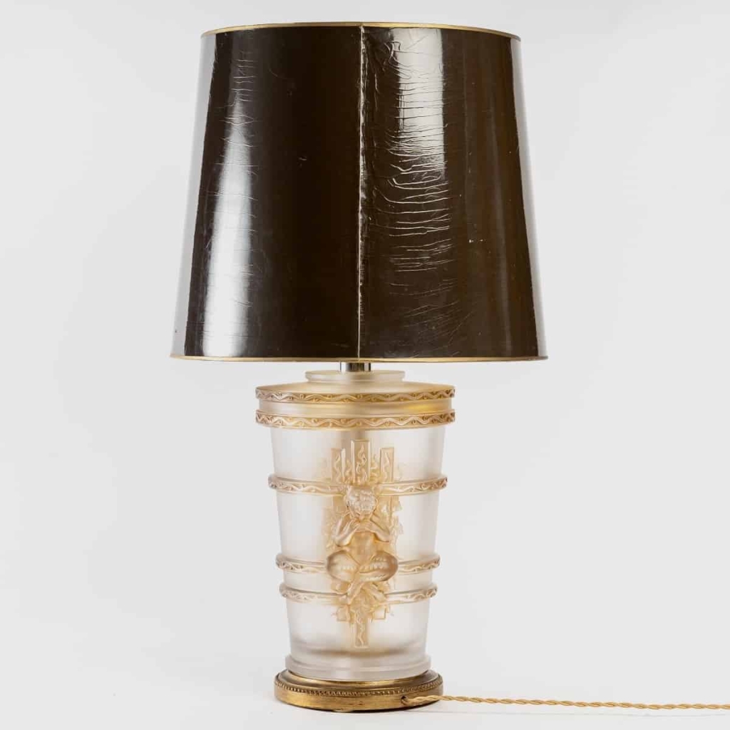 Lampe « Pan » Cristal Blanc Patiné Sépia de Marc LALIQUE | Biron Lampe "Pan" Cristal Blanc Patiné Sépia de Marc LALIQUE