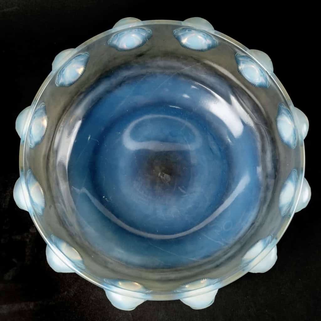 Coupe « Madagascar » Verre Opalescent Patiné Bleu de René LALIQUE | Biron Coupe "Madagascar" Verre Opalescent Patiné Bleu de René LALIQUE