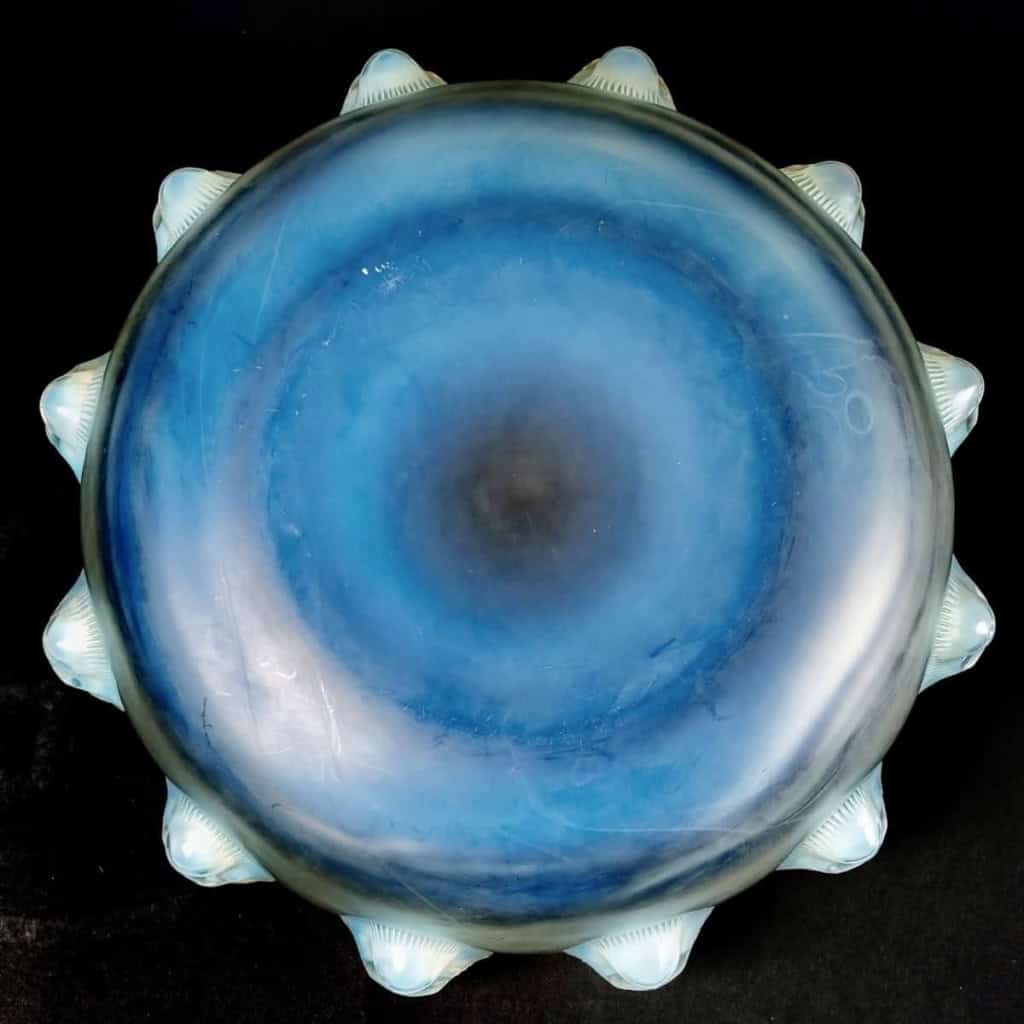 Coupe « Madagascar » Verre Opalescent Patiné Bleu de René LALIQUE | Biron Coupe "Madagascar" Verre Opalescent Patiné Bleu de René LALIQUE