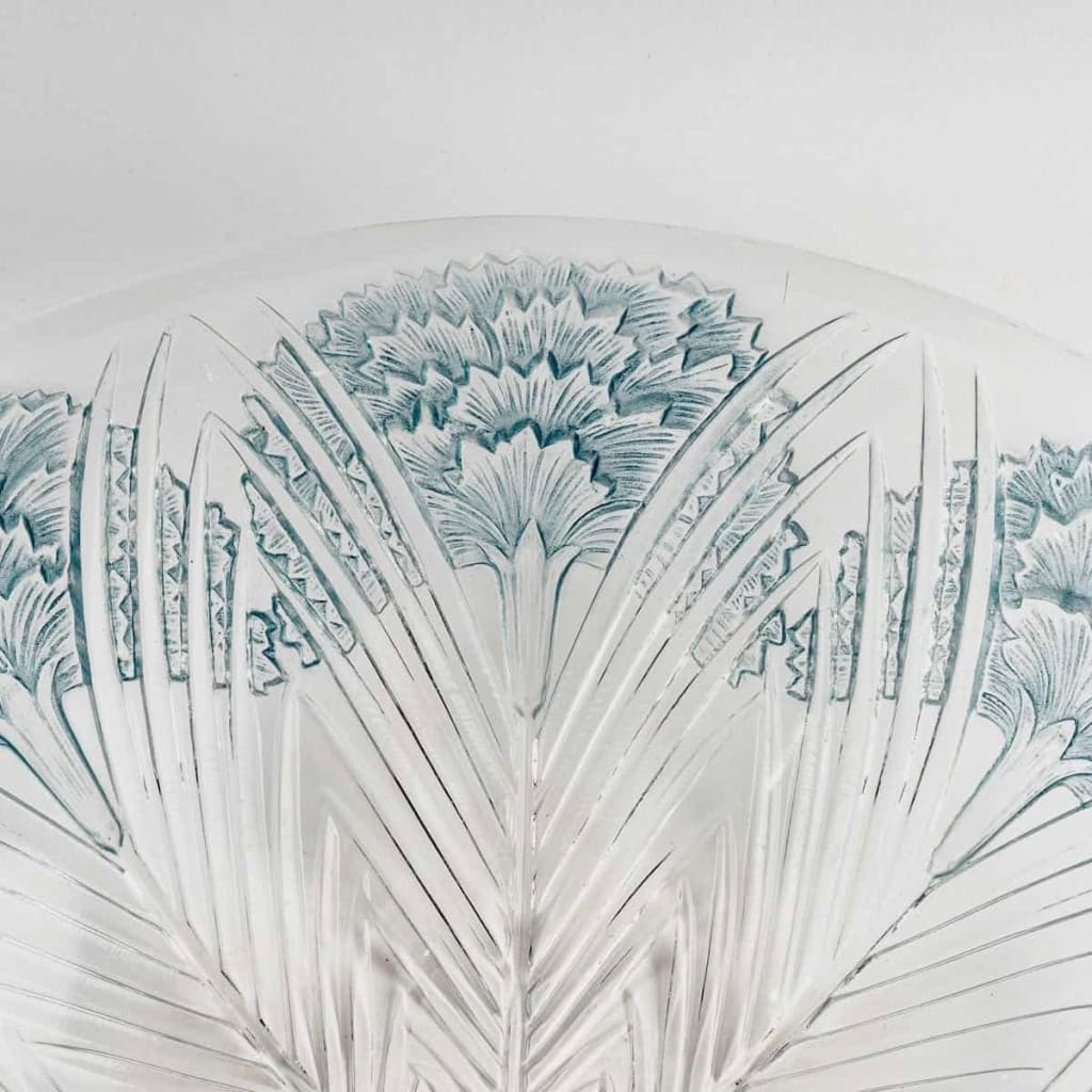 Coupe Plat "Oeillet" verre blanc patiné bleu de René LALIQUE