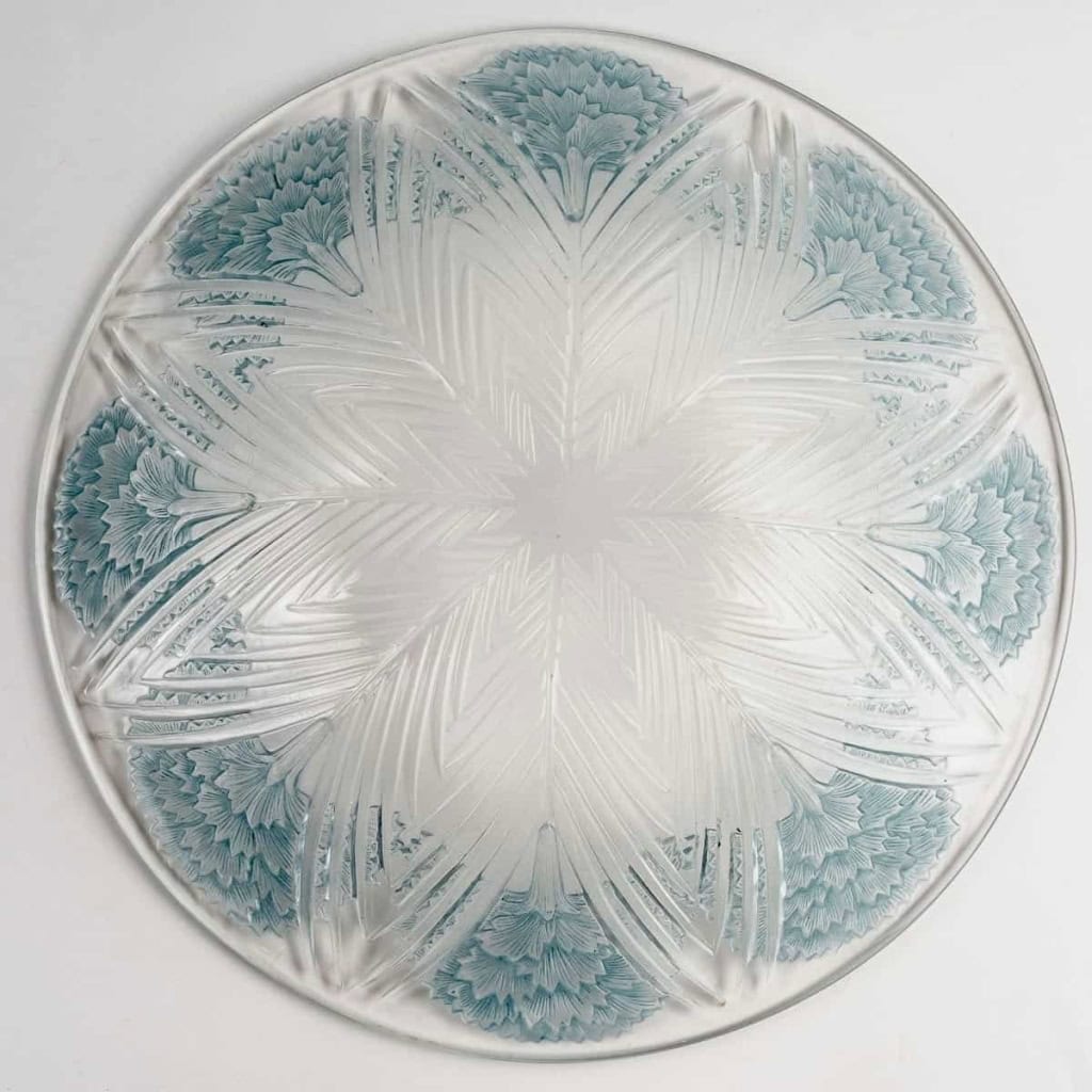 Coupe Plat "Oeillet" verre blanc patiné bleu de René LALIQUE