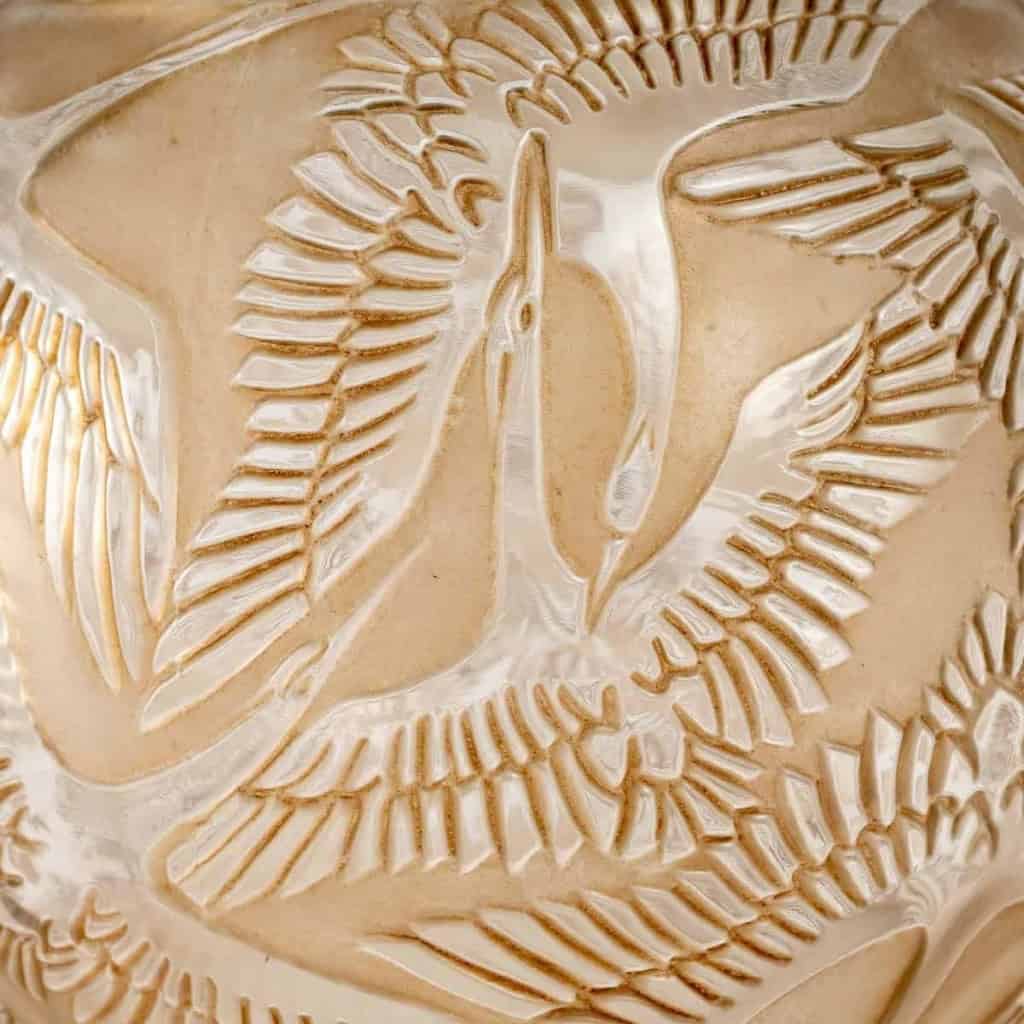 Vase « Cigognes » Verre Blanc Patiné Sépia de René LALIQUE | Biron Vase "Cigognes" Verre Blanc Patiné Sépia de René LALIQUE