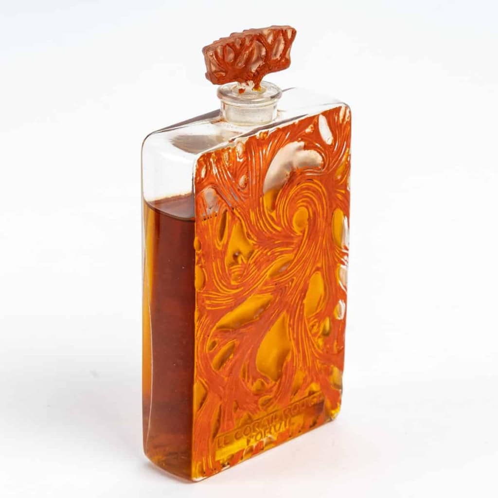 Flacon « Corail Rouge » Verre Blanc Emaillé Corail de René LALIQUE pour Forvil. | Biron Flacon « Corail Rouge » Verre Blanc Emaillé Corail de René LALIQUE pour Forvil.