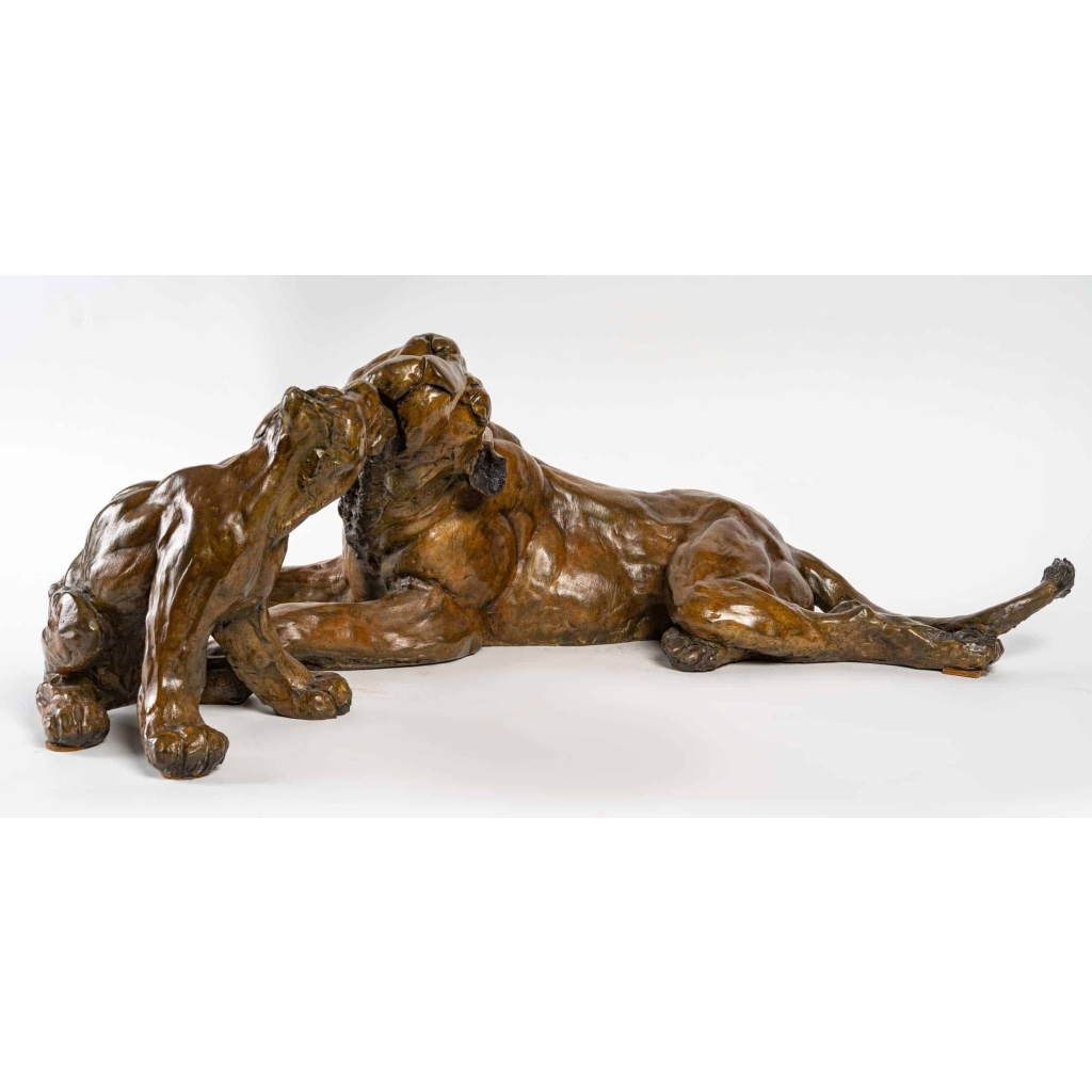 Bronze, patine marron clair, Lionne et son petit | Biron Bronze, patine marron clair, Lionne et son petit