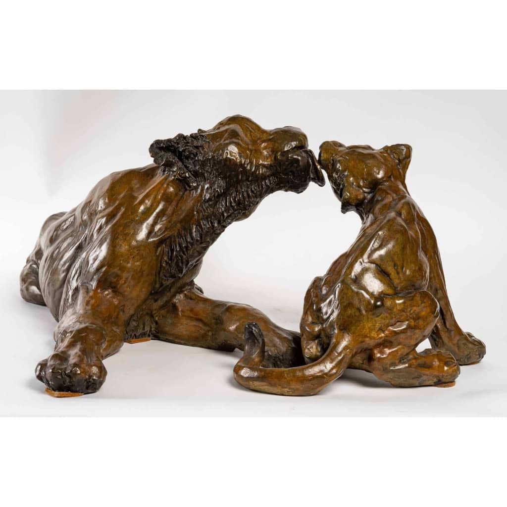 Bronze, patine marron clair, Lionne et son petit | Biron Bronze, patine marron clair, Lionne et son petit