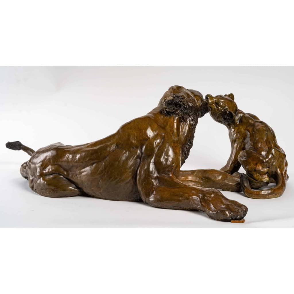 Bronze, patine marron clair, Lionne et son petit | Biron Bronze, patine marron clair, Lionne et son petit