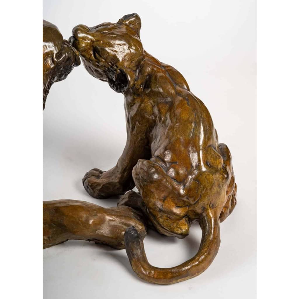 Bronze, patine marron clair, Lionne et son petit | Biron Bronze, patine marron clair, Lionne et son petit