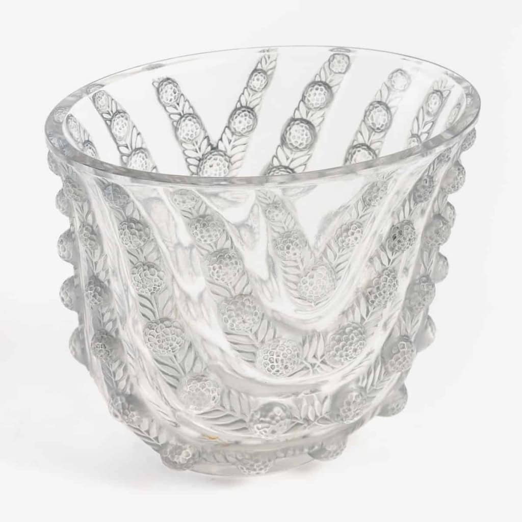 Vase « Vichy » Verre Blanc Patiné Bleu de René LALIQUE | Biron Vase "Vichy" Verre Blanc Patiné Bleu de René LALIQUE