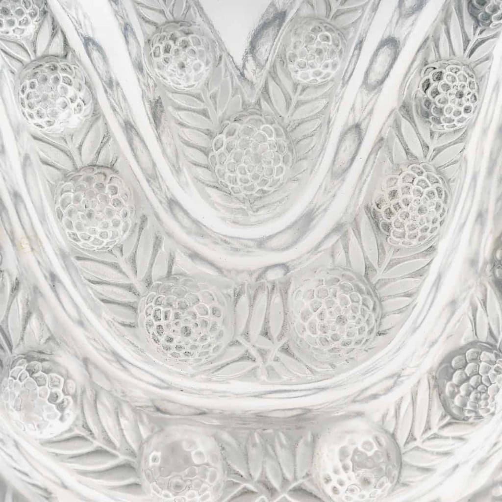 Vase « Vichy » Verre Blanc Patiné Bleu de René LALIQUE | Biron Vase "Vichy" Verre Blanc Patiné Bleu de René LALIQUE