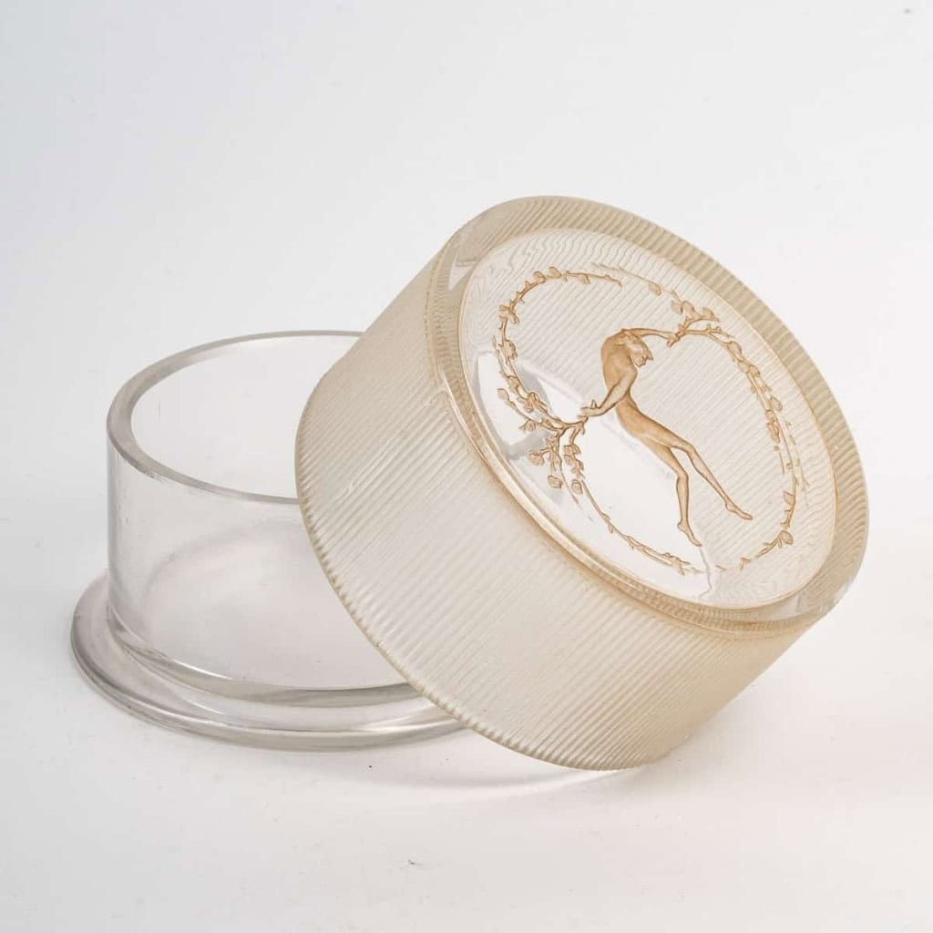 Boîte « Une Figurine et Bouquet » Verre Blanc Patiné Sépia de René LALIQUE | Biron ||||||