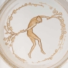 Boîte « Une Figurine et Bouquet » Verre Blanc Patiné Sépia de René LALIQUE | Biron Boîte "Une Figurine et Bouquet" Verre Blanc Patiné Sépia de René LALIQUE