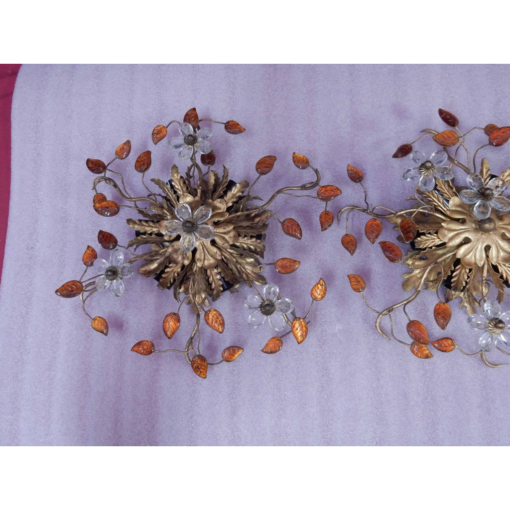 1970′ Paire de Plafonniers ou Appliques à Décor de Fleurs et Feuilles en Métal Doré Style Maison Baguès ou Banci Feuille | Biron 1970′ Paire de Plafonniers ou Appliques à Décor de Fleurs et Feuilles en Métal Doré Style Maison Baguès ou Banci Feuille