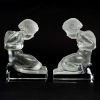 Paire de Serre-Livres « Amour » Verre Blanc Granité de René LALIQUE | Biron Paire de Serre-Livres "Amour" Verre Blanc Granité de René LALIQUE