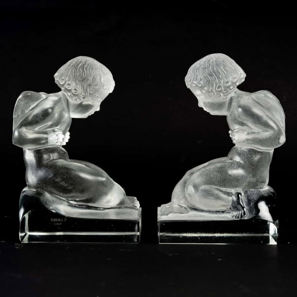 Paire de Serre-Livres « Amour » Verre Blanc Granité de René LALIQUE | Biron Paire de Serre-Livres "Amour" Verre Blanc Granité de René LALIQUE