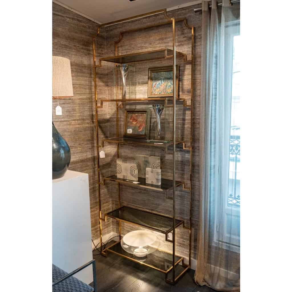 Etagère en laiton doré et verre fumé, travail contemporain | Biron |||