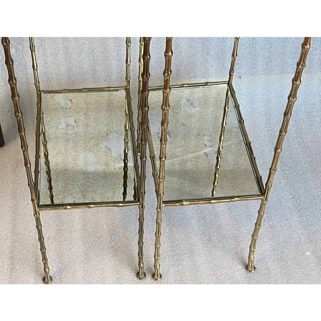 1950/70′ Paire de Tables en Bronze Doré Décor Bambou à 2 Niveaux Maison Baguès Plateaux Miroirs Vieillis Oxydés 34X 20 x